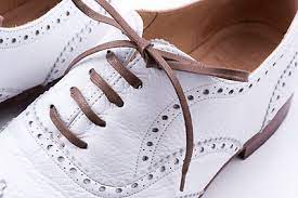 Combination Of Flat And Round Laces