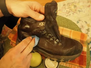 How to clean the shoes